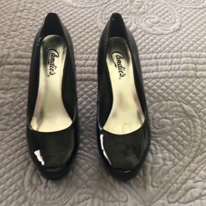 Black shiny heels